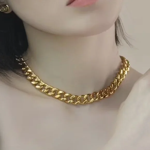 Stainless Steel Golden 9mm Choker Necklace, Six-Sided Polished Clavicle Chain - Picture 8 of 9